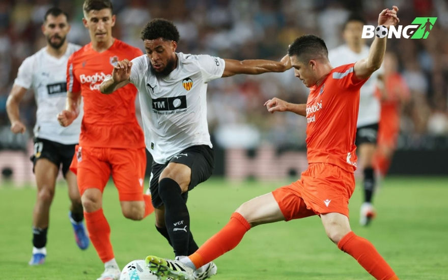 Valencia và Real Sociedad hòa 1-1 tại sân Mestella