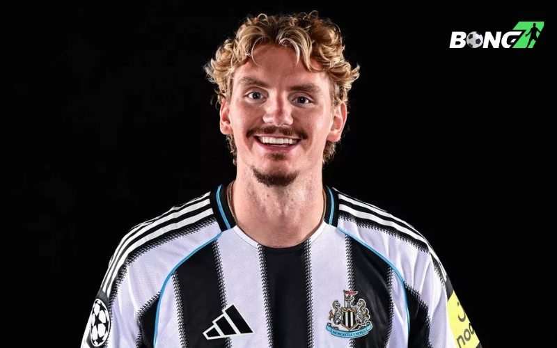 Woltemade trở thành bản chữ ký đắt giá trong mùa hè này của Newcastle
