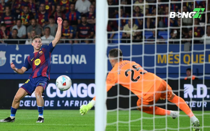 Fermin Lopez ghi bàn dẫn trước cho Barcelona