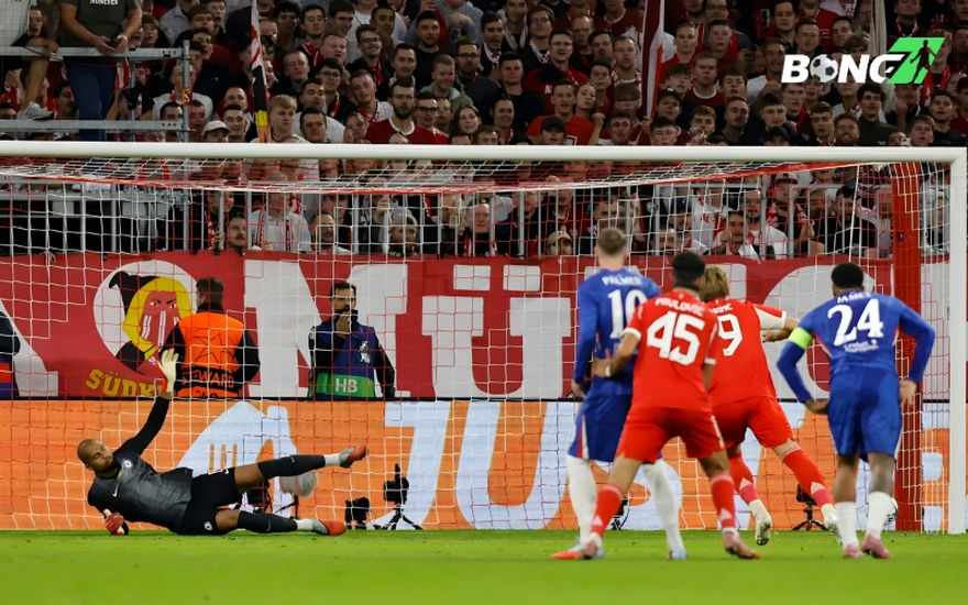 Harry Kane ghi cú đúp giúp Bayern gia tăng cách biệt