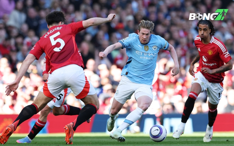 Sức nóng của derby Manchester chưa bao giờ giảm sút