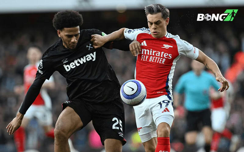 Arsenal tấn công, West Ham phản đòn sắc bén