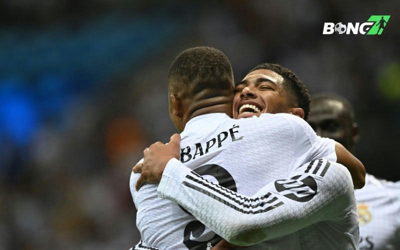 Jude Bellingham đã không tiếc lời ca ngợi Mbappe sau trận đấu