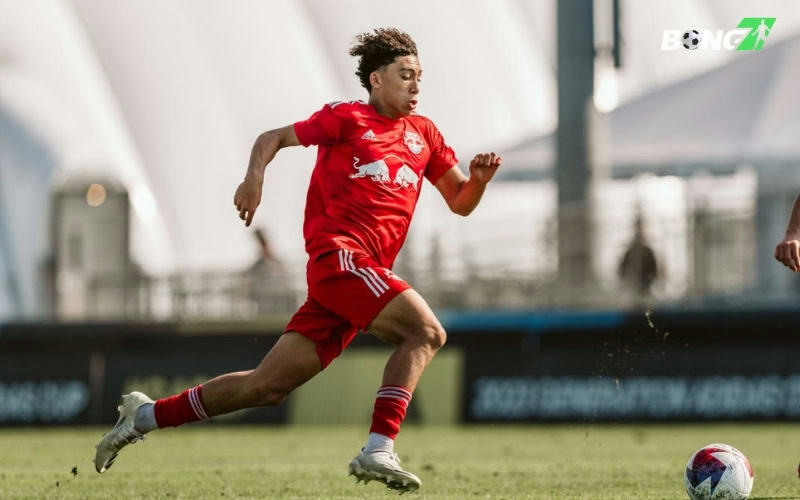 Julian Hall và sứ mệnh thay thế Lewandowski