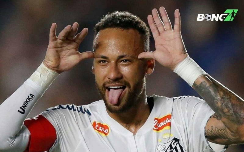 Neymar đã ra sân trong 4 trận đấu chính thức kể từ khi về Santos