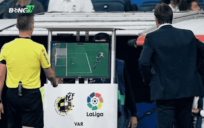 Việc trọng tài La Liga có mức lương cao nhưng vẫn mắc sai lầm liên tiếp không chỉ khiến các đội bóng mất niềm tin