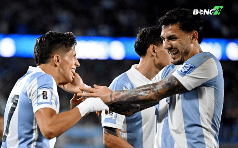 Argentina gặp khó khăn nhưng vẫn chiến thắng