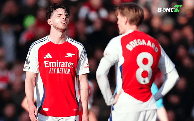 Một giải pháp khả thi cho Arsenal là tái cấu trúc hàng tiền vệ