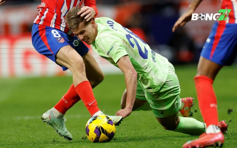 Bàn thắng thứ hai của Atletico gây tranh cãi