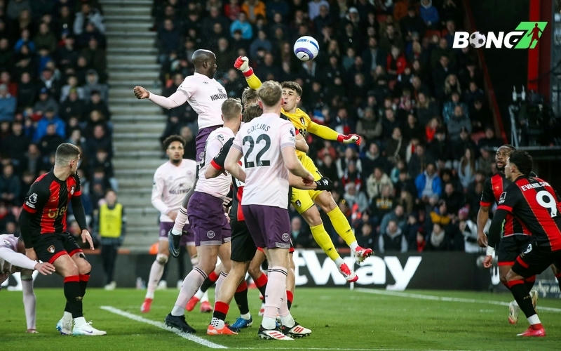 Brentford gỡ hòa và tiếp tục thắng thế