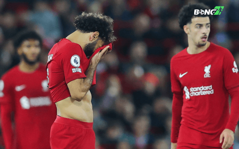 Liverpool đang đối mặt với một mùa giải đầy thử thách, đặc biệt là sau thất bại đáng thất vọng trước Newcastle