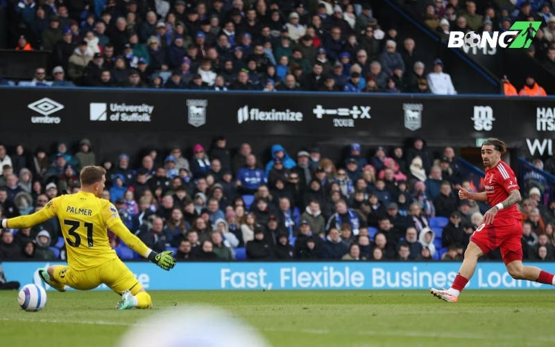 Nottingham Forest khẳng định đẳng cấp ngay hiệp 1
