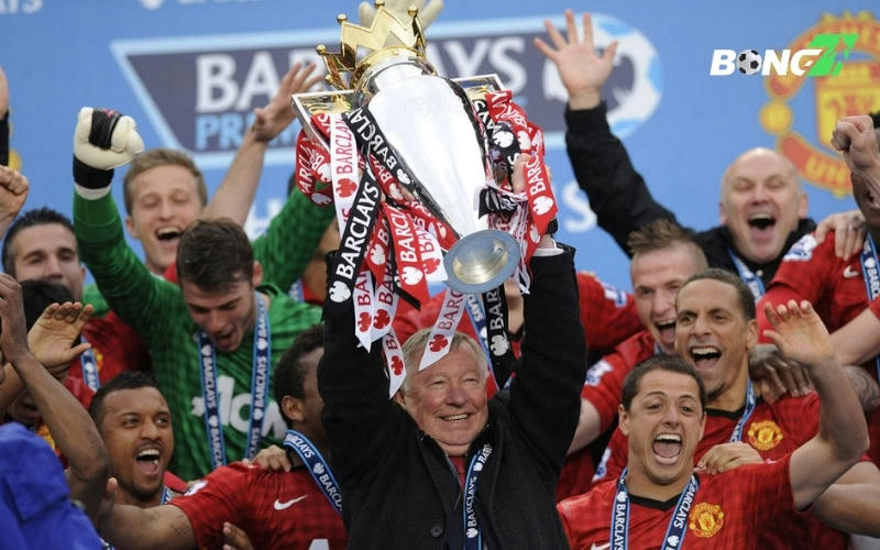 Khi Sir Alex Ferguson rời Old Trafford, ông để lại một đội hình vừa vô địch NHA đầy mạnh mẽ