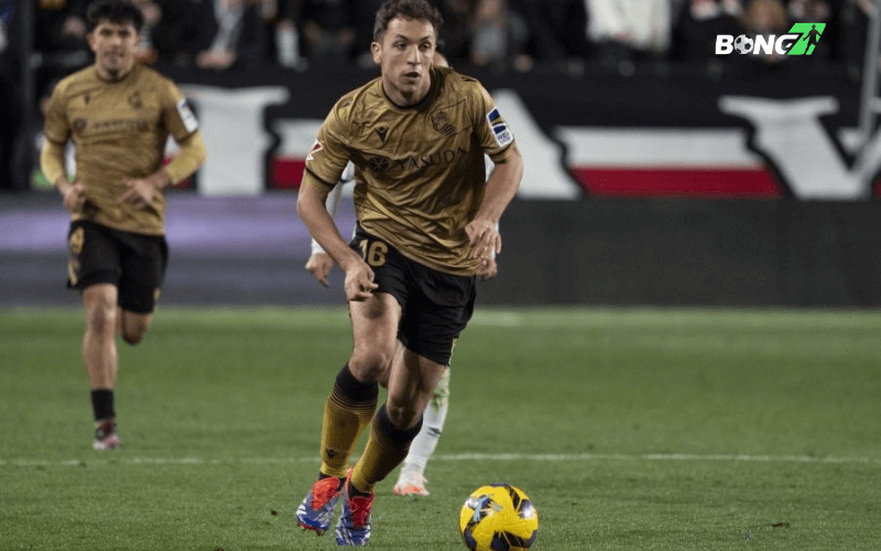 Rayo Vallecano phòng ngự phản công nhưng chưa hiệu quả