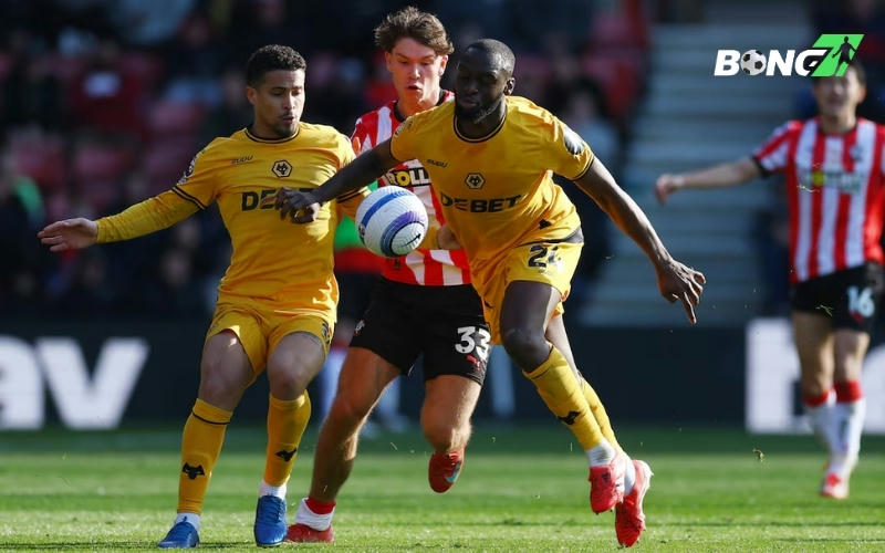 Wolves vững bước, Southampton chìm sâu