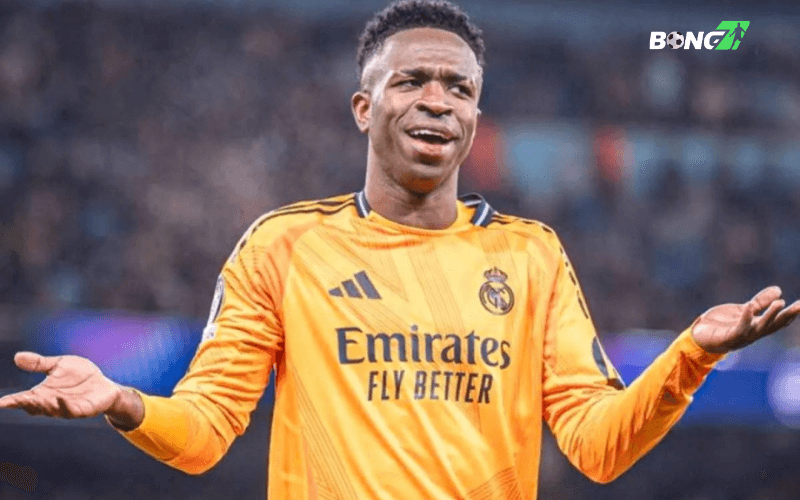 Cú sút hỏng của Vinicius một lần nữa làm dấy lên tranh cãi về chiến thuật phân công đá penalty tại Real Madrid