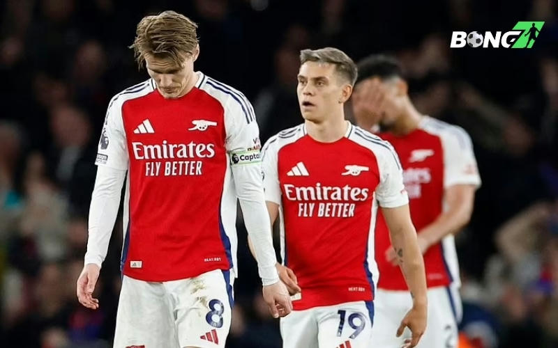 Arsenal đang kém Liverpool đến 12 điểm