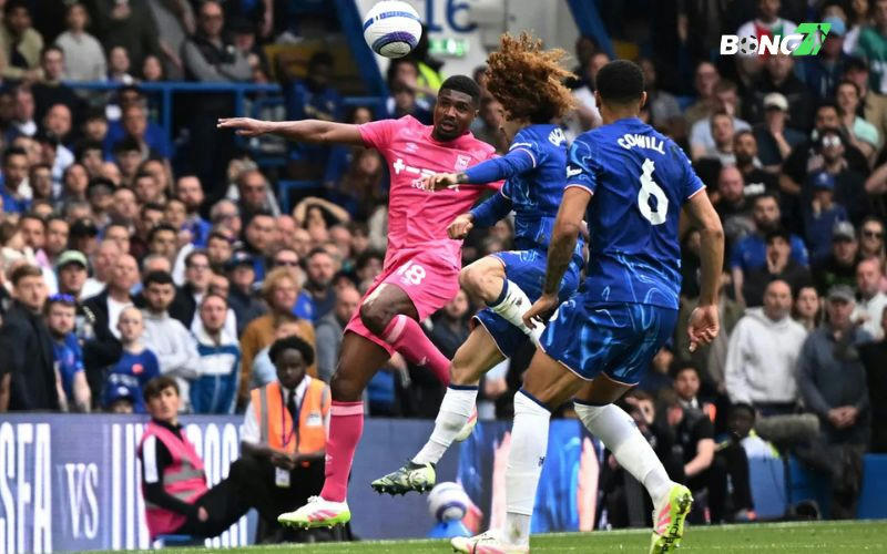 Cú gỡ hòa đẹp mắt của Jadon Sancho