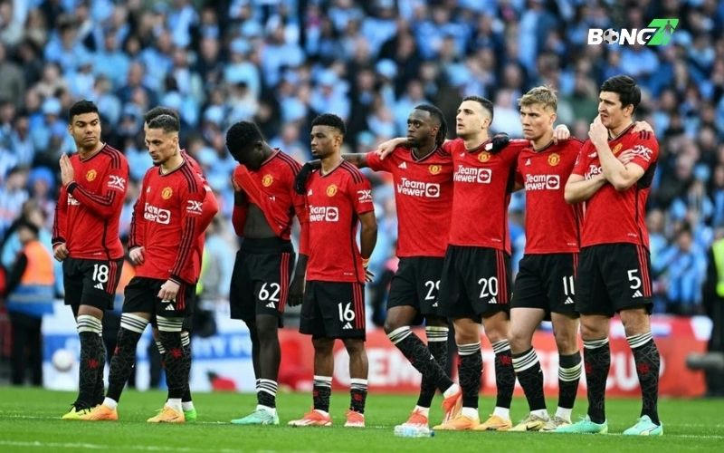HLV Ruben Amorim đã có tới 5 sự thay đổi trong đội hình so với trận gặp Lyon tại Europa League