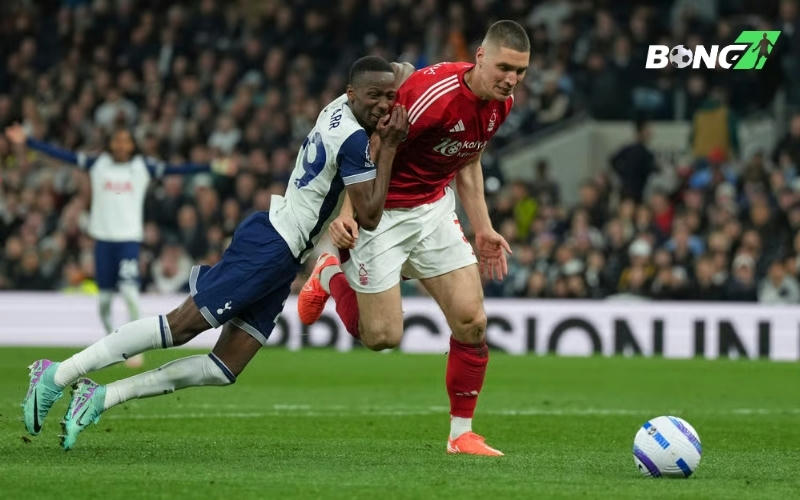 Hàng thủ của Tottenham đang tự đặt dấu hỏi lớn