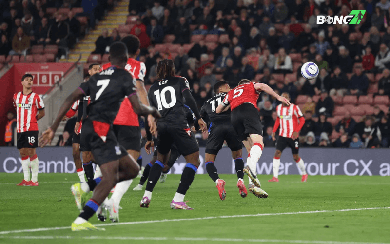 Crystal Palace giành được một điểm quý giá nhờ bàn gỡ hòa vào phút bù giờ của Matheus Franca