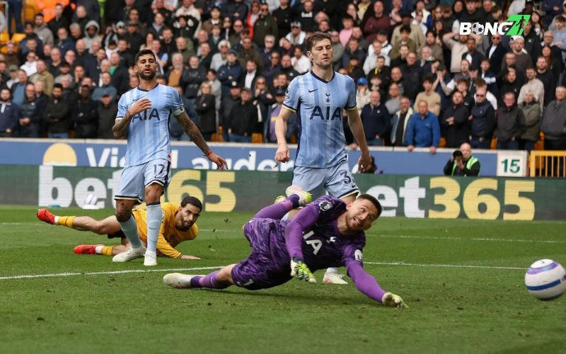 Wolves vững vàng trong cuộc đua trụ hạng
