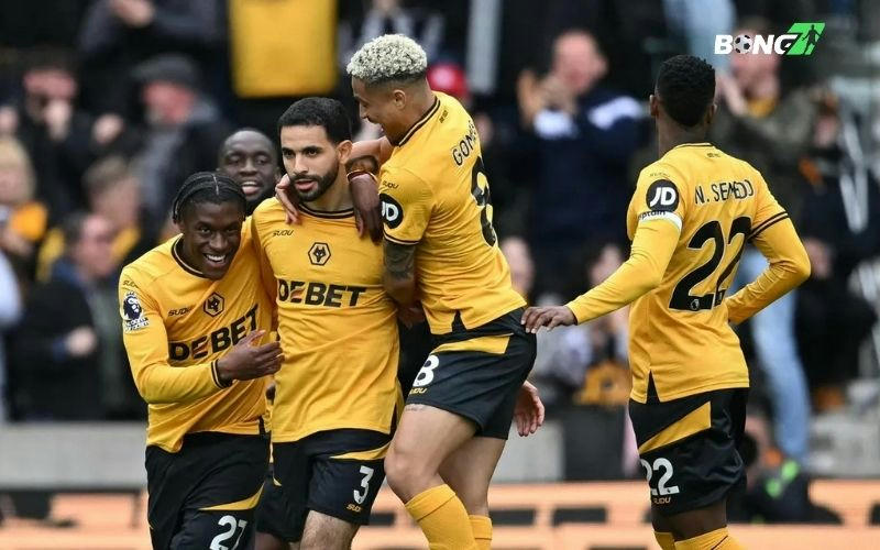 Wolves đã giành chiến thắng 4-2 trước Tottenham tại Molineux