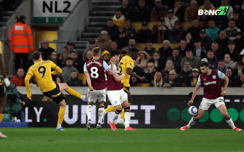 Wolves tiếp tục củng cố vị trí của mình ở giữa bảng xếp hạng Premier League