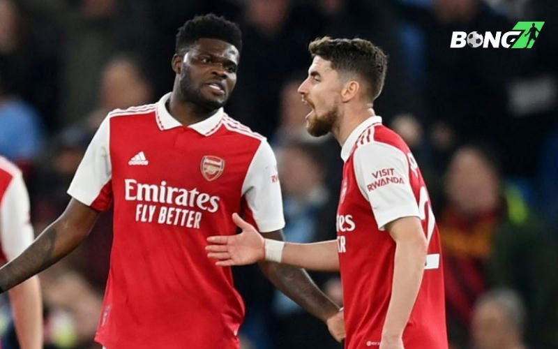 Zubimendi “kiêm” lại vị trí của Jorginho và Partey