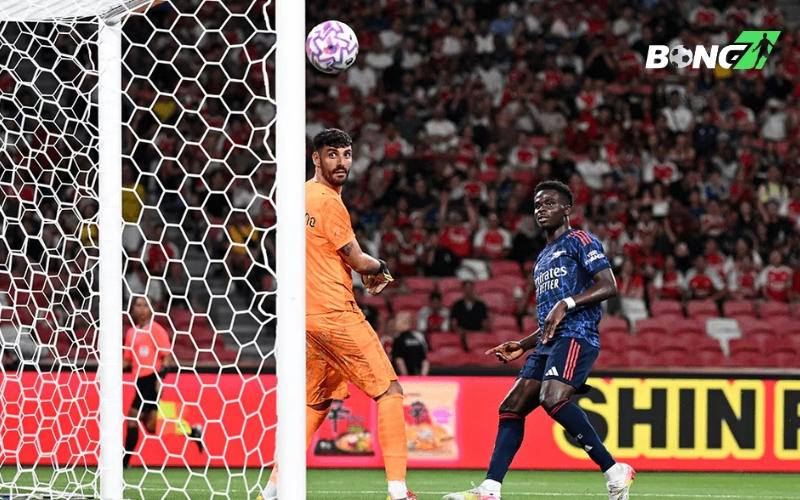 Saka ghi bàn trong hiệp đấu thứ hai giúp Arsenal đăng quang
