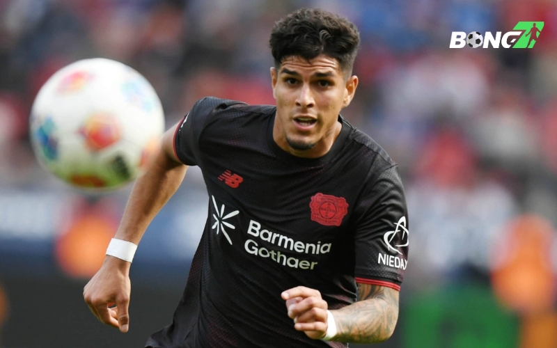 Hincapie sắp sửa trở thành bản hợp đồng thứ 8 của Arsenal