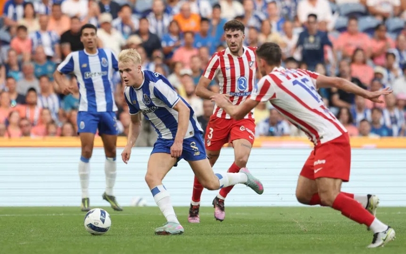 Froholdt dứt điểm hiểm hóc mở tỉ số cho trận đấu giữa Porto và Atletico Madrid