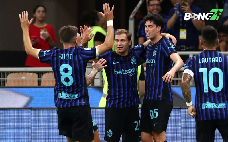 Alessandro Bastoni tung cú đánh đầu uy lực mở tỉ số 1-0 trong hiệp 1