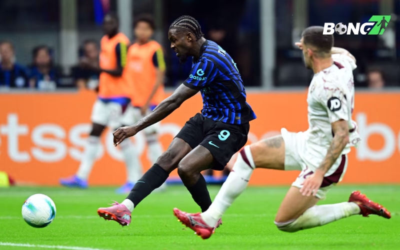Marcus Thuram tung cú sút hiểm hóc nâng tỉ số lên 2-0 trong hiệp 1