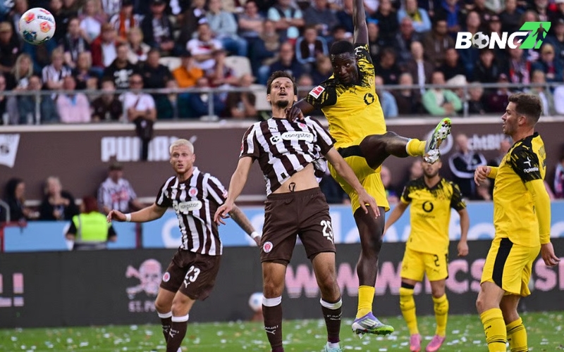 Guirassy đánh đầu dũng mãnh mở tỉ số 1-0 cho Dortmund