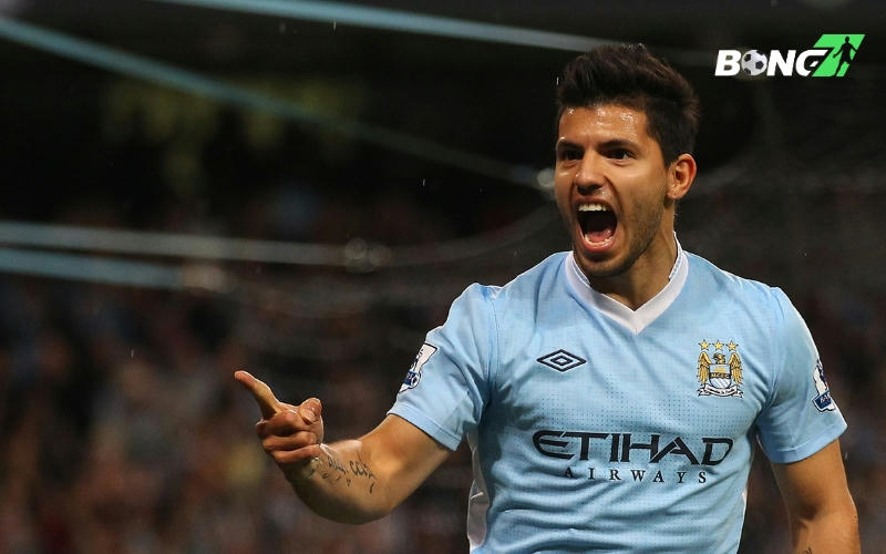 Huyền thoại của Man City lập cú đúp trong trận ra mắt tại Etihad