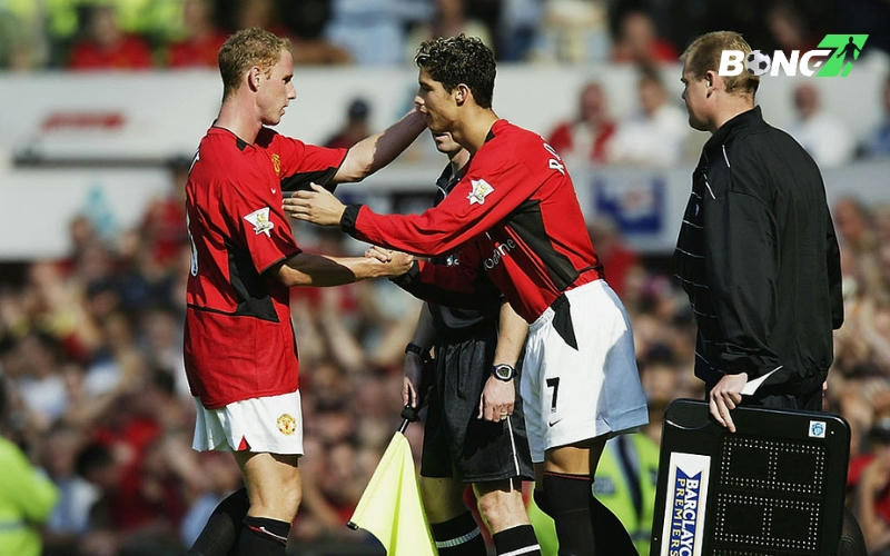 Ronaldo biểu diễn kỹ thuật cực cháy trong trận ra mắt giải Ngoại hạng Anh