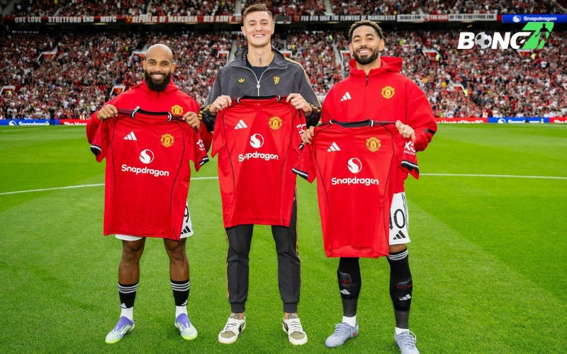 Man Utd chưa kịp nâng cấp hậu vệ biên và tiền vệ trung tâm