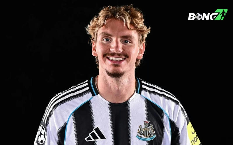 Woltemade trở thành bản chữ ký đắt giá trong mùa hè này của Newcastle