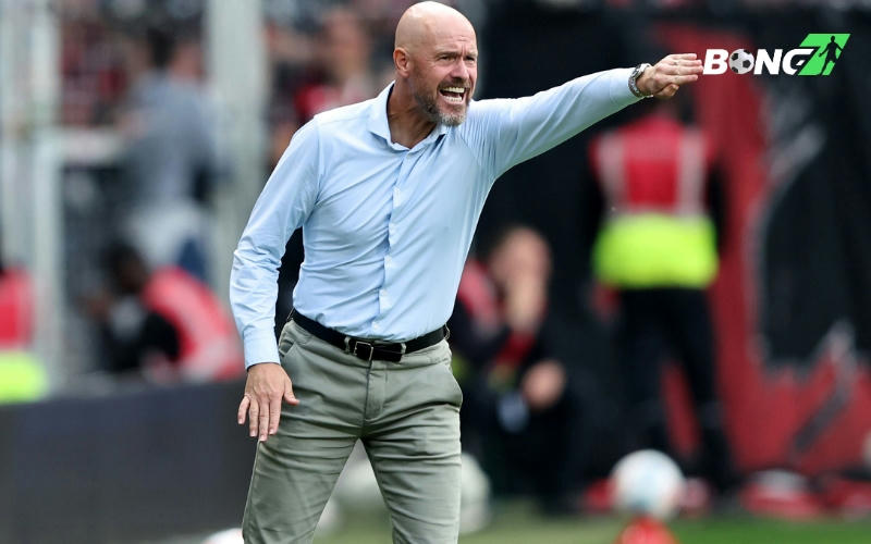 Ban lãnh đạo Leverkusen và Ten Hag bất đồng về chiến thuật